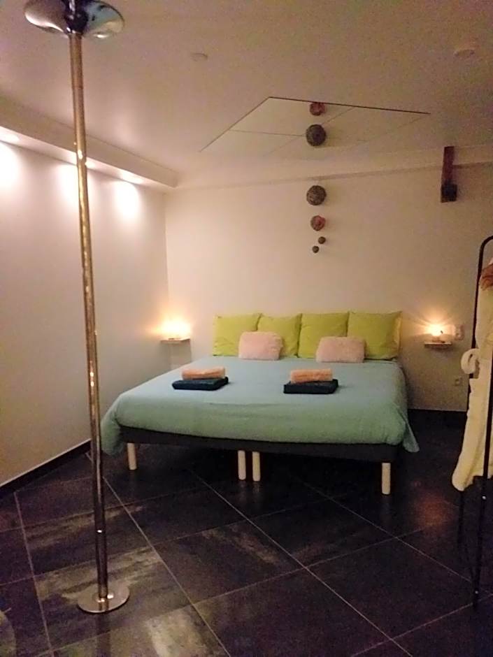 Le Ptit Spa de L'Abbaye Suite love et Spa privé