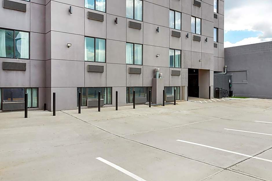 Red Roof PLUS+ Jamaica, NY - JFK Airport 