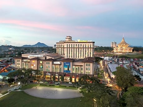 The Waterfront Hotel