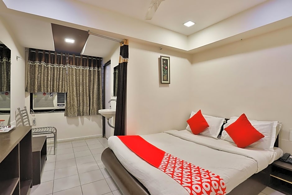 Super OYO Flagship 22477 Hotel Blue Moon