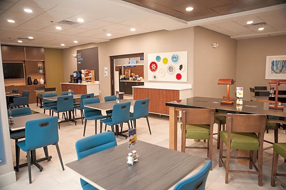 Holiday Inn Express Hotel & Suites Norfolk By IHG