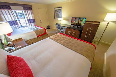 Queen Room - Two Queen Beds Pool View Non Smoking