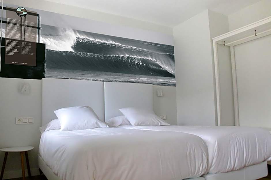 Apartamentos Mundaka Surf Camp