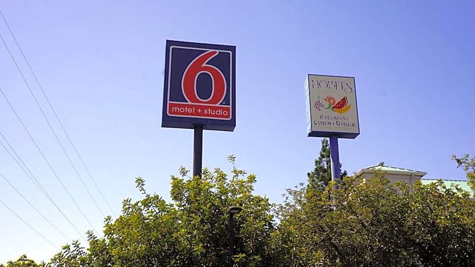 Motel 6 Belmont, CA - San Francisco - Redwood City