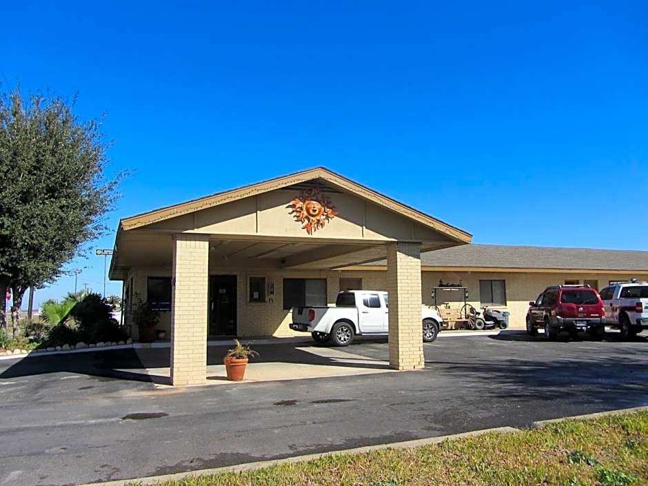 Hebbronville Executive Inn