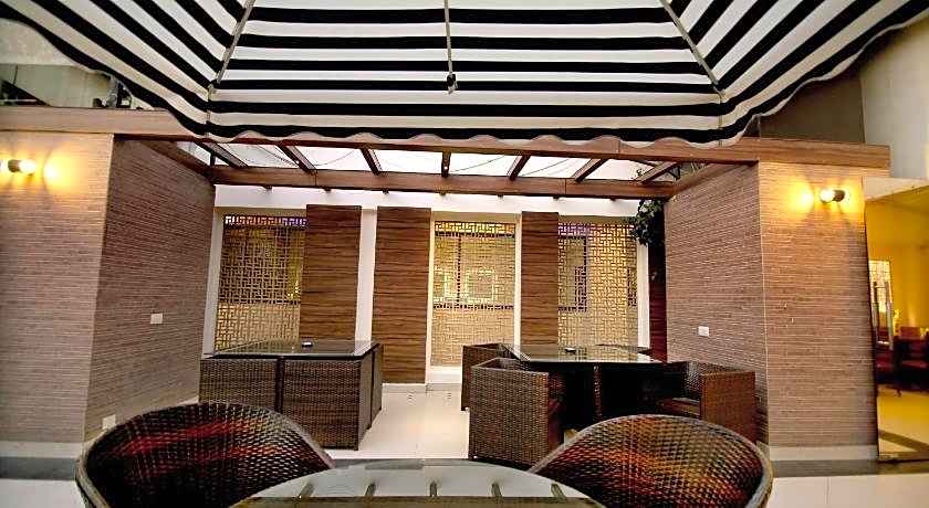 The Prime Balaji Deluxe @ New Delhi Railway Station Hotel