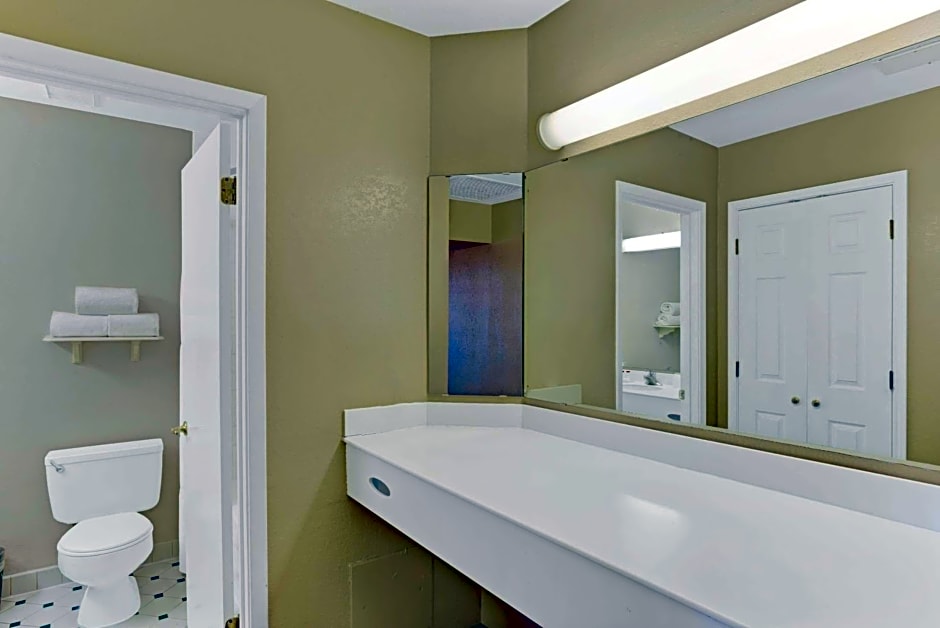 Days Inn by Wyndham Tucson City Center