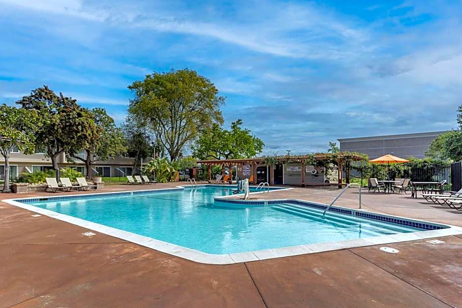 Best Western Plus Garden Court Inn