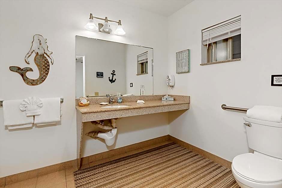 Beach House Inn & Suites