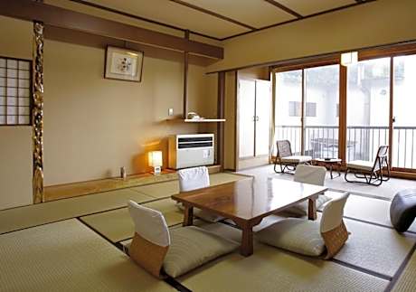 Deluxe Japanese-Style Room with Shared Bathroom