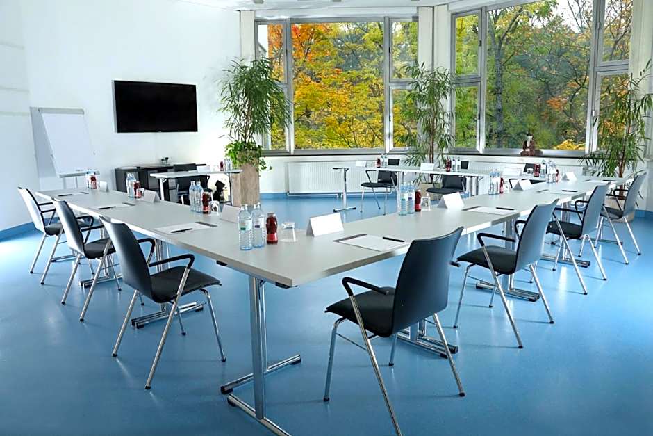 College Garden Hotel