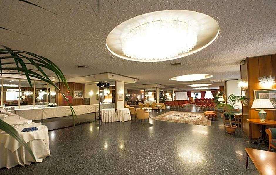 Royal Palace Hotel