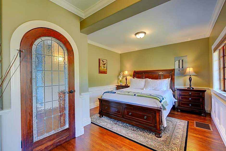 Character Stay across Swan Lake Nature Sanctuary