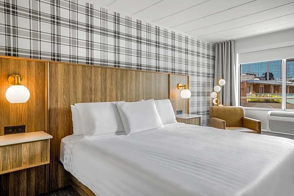 Travelodge by Wyndham Niagara Falls at the Falls