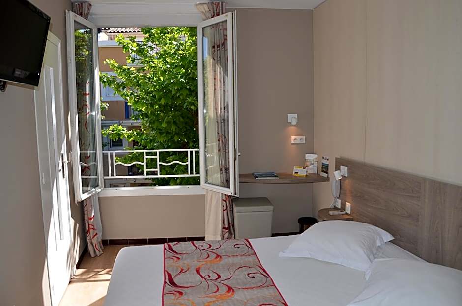Brit Hotel Confort Le Revest Sainte-Maxime