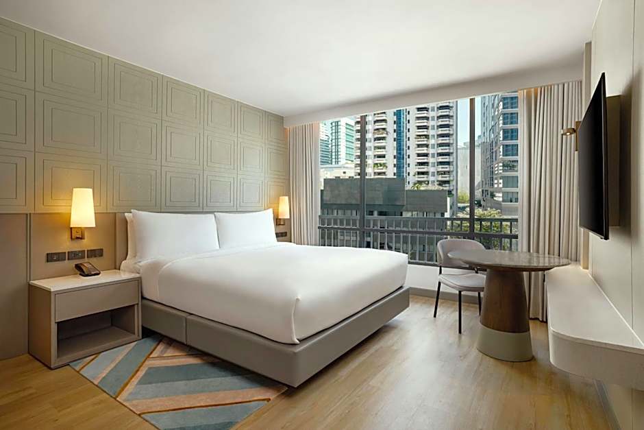 Photo 1 of 4 of Club Deluxe 1 King Bed, Bathtub, City View