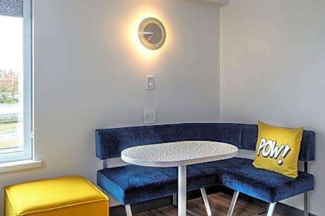 Queen Room with Two Queen Beds and Roll-in Shower - Mobility and Hearing Accessible