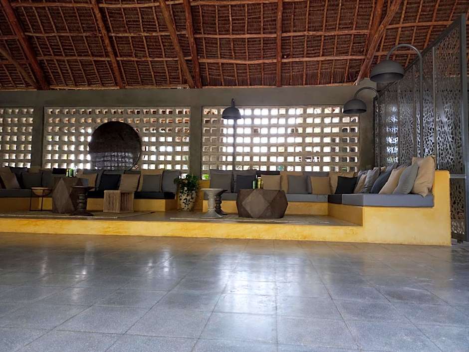 Casa Beach Hotel "Casa Del Mar"