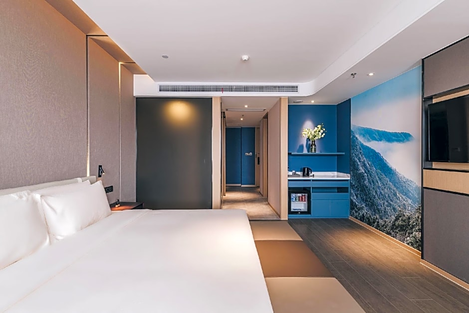 Atour Hotel (Jiangyin Binjiang Middle Road Sports Center)                                  