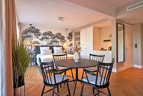 Family Suite with Bathtub