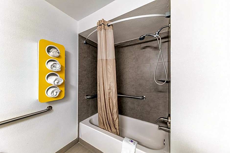 Motel 6 Lewisville, TX - Medical City