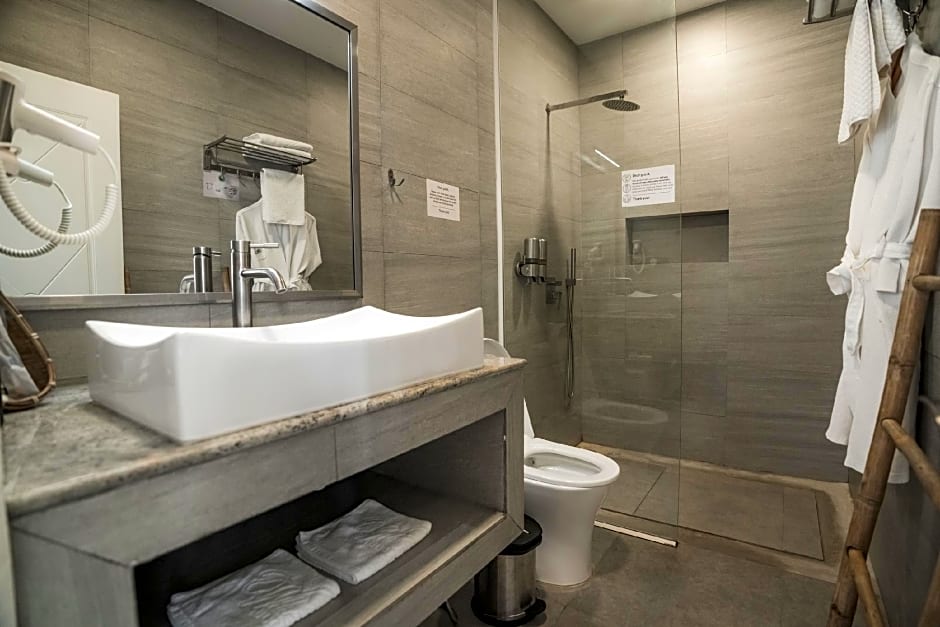 White Boutique Hotel and Restaurant