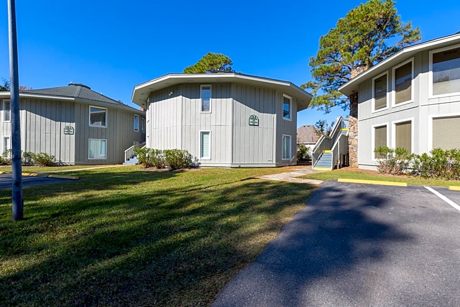 Country Club Villas