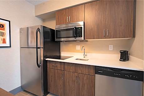 1 King Mobility Access Tub Suite Nonsmoking