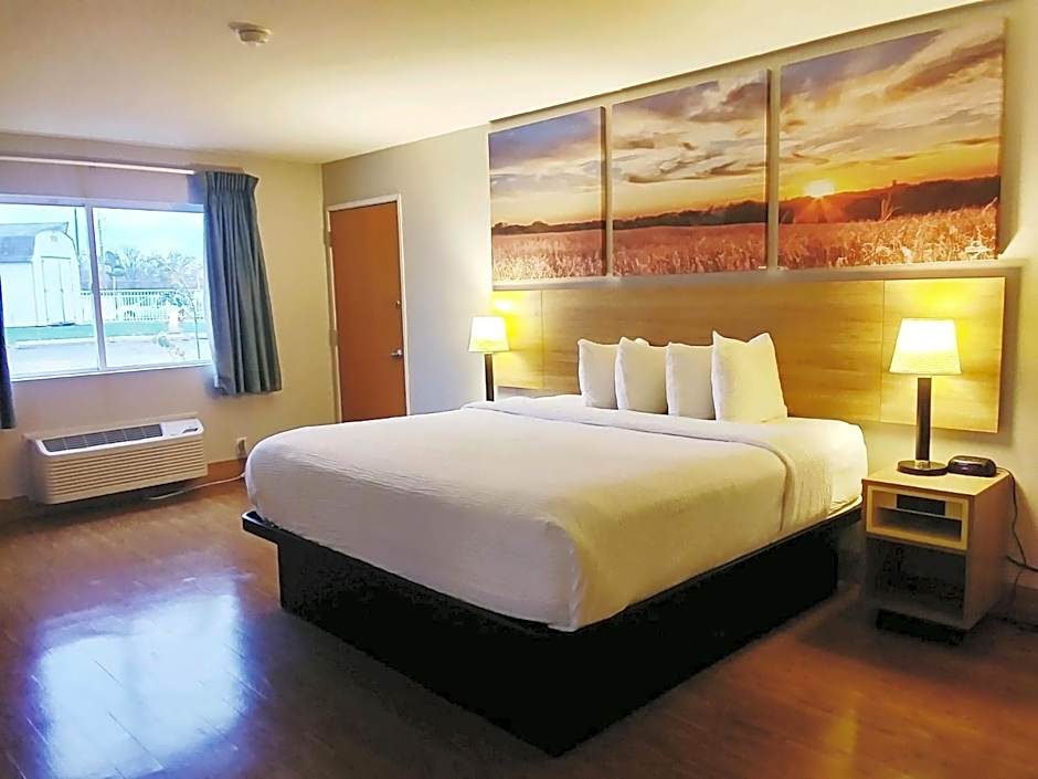 Days Inn by Wyndham Osage Beach Lake of the Ozarks