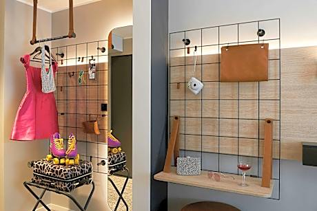 Moxy Extra Sleeper, Guest room, 1 Queen, Sofa bed