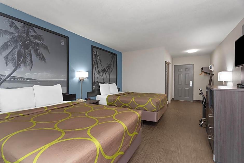 Super 8 by Wyndham Dania/Fort Lauderdale Arpt