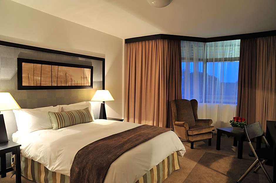 Photo 1 of 4 of Standard 1 King Bed