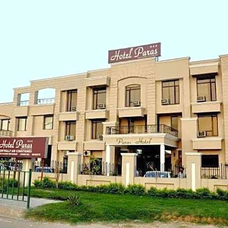 Hotel Paras