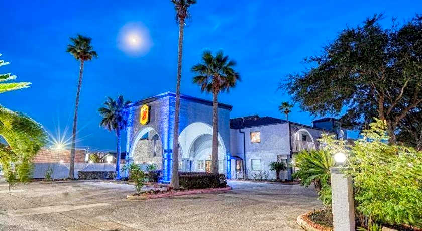 Super 8 by Wyndham Houston/NASA/Webster Area