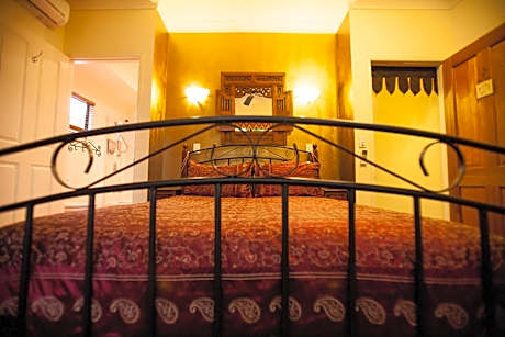 Deluxe Hotel Room - No Pets & Not a Cabin