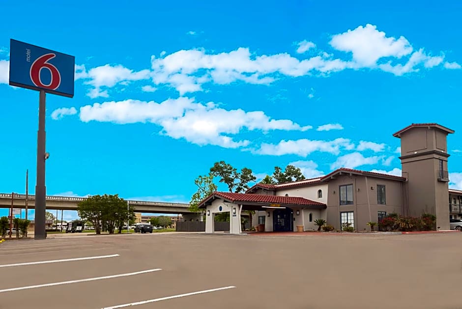 Motel 6-Beaumont, TX