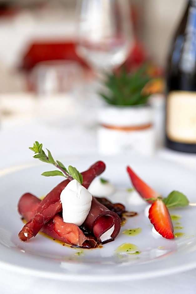 Hotel Plaza con piscina