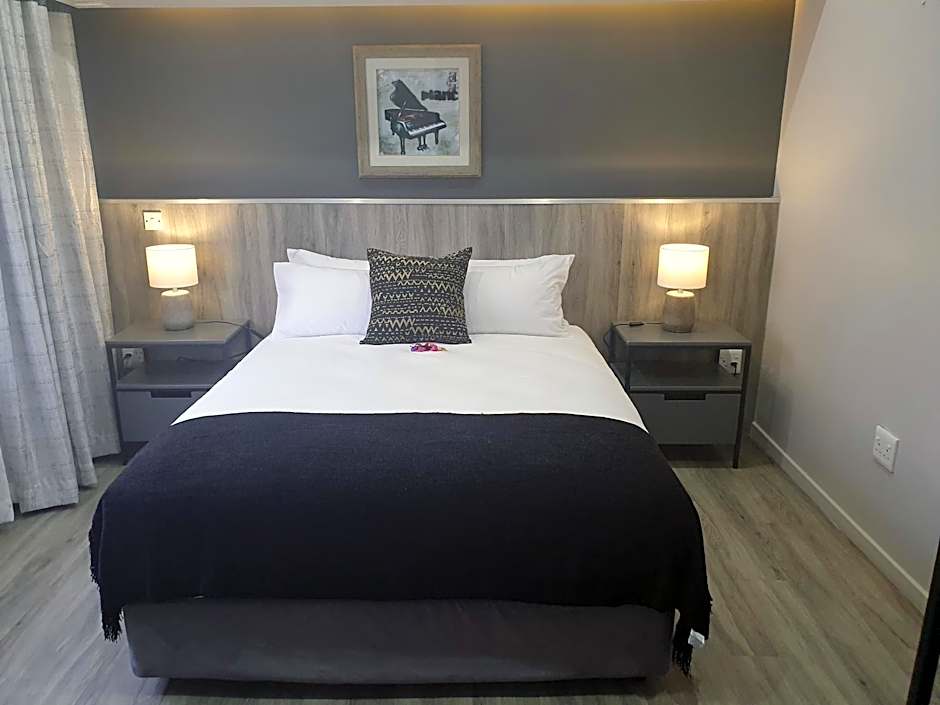 La Orchard Hotel