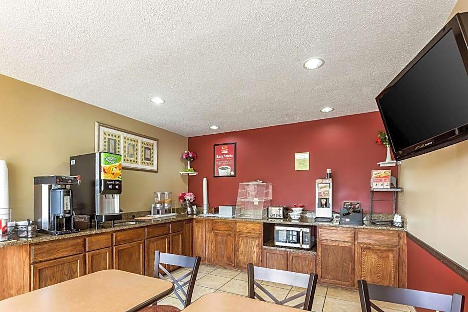 Econo Lodge Inn & Suites Fairview Heights - St. Louis