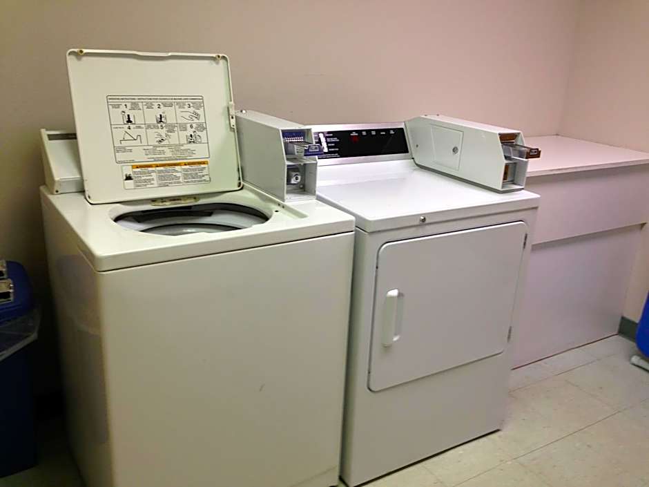 Super 8 by Wyndham Gas City Marion Area