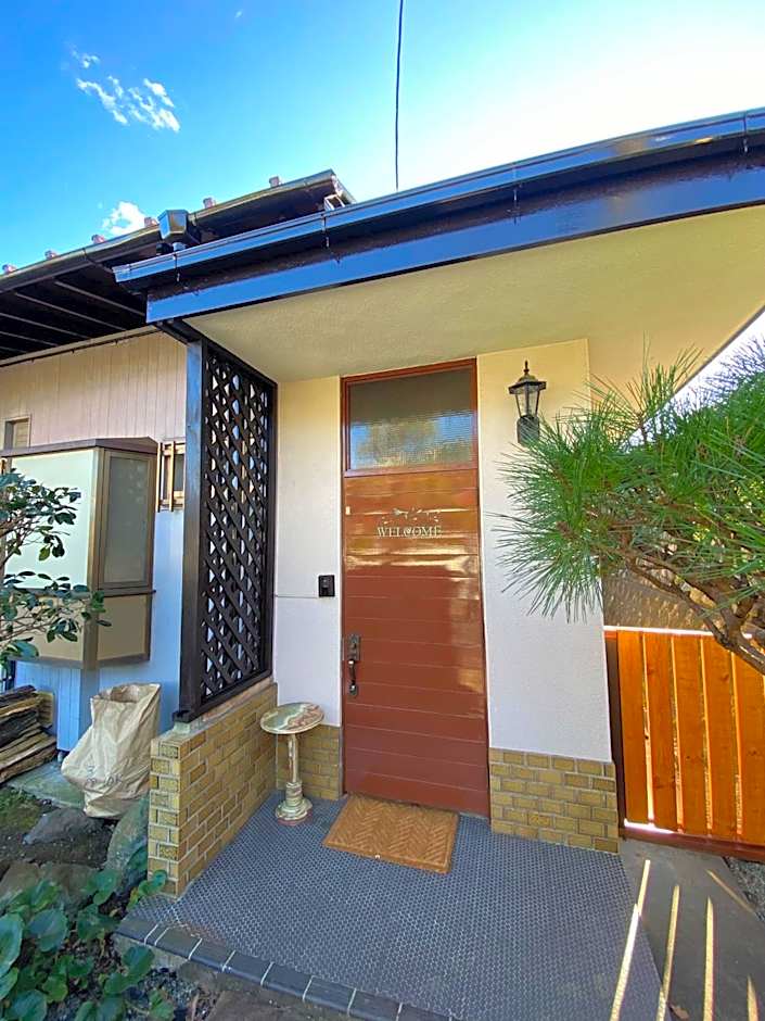 湘南ソラル〜二宮の高台・アートな庭付き日本家屋121㎡／高速WiFi／芝生ドッグラン・ピザ窯BBQ有
