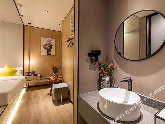 Roz Art Hotel (Ningbo Lianfeng Square Railway Station)