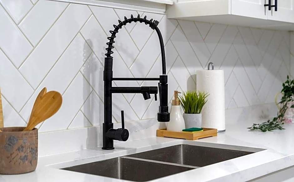 Modern 3 Bdr Homeapt Mins To Notlwineriesfalls