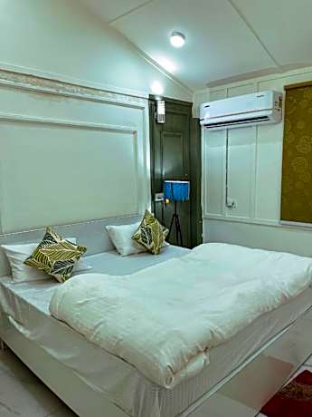 Goroomgo Ashoka Ashram Premium Cottage Ayodhya