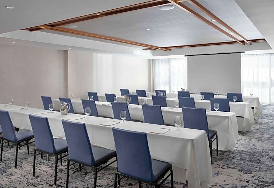 Hotel Alpenrock Breckenridge, Curio Collection by Hilton