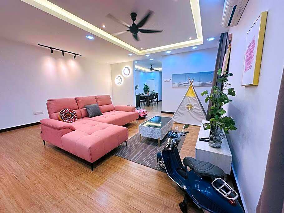 Rini residences 整栋双层排楼适合全家大小居住周边商店商场林立