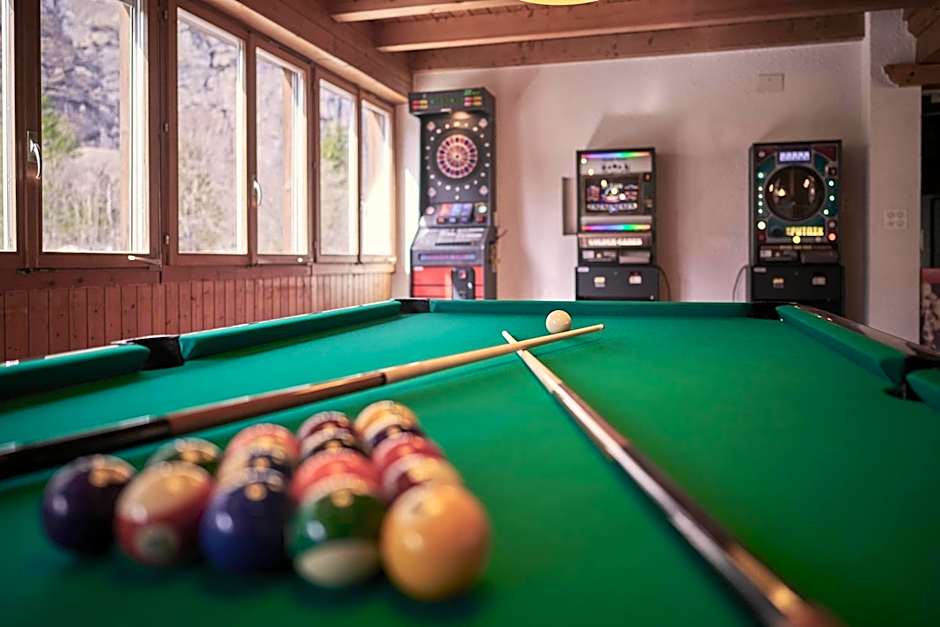 Alpine Base Hostel - Adults only