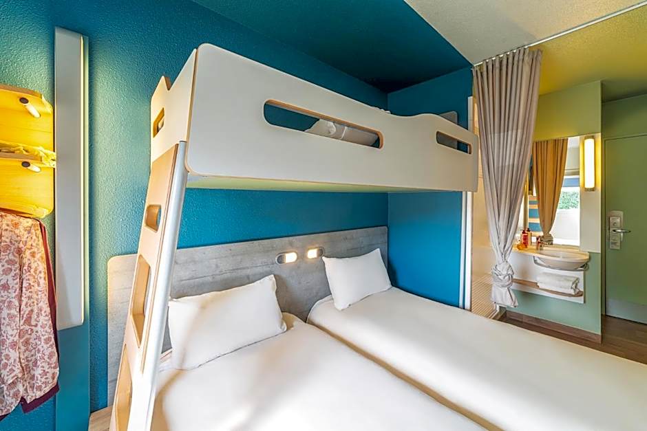 Photo 1 of 7 of 3 Single Beds