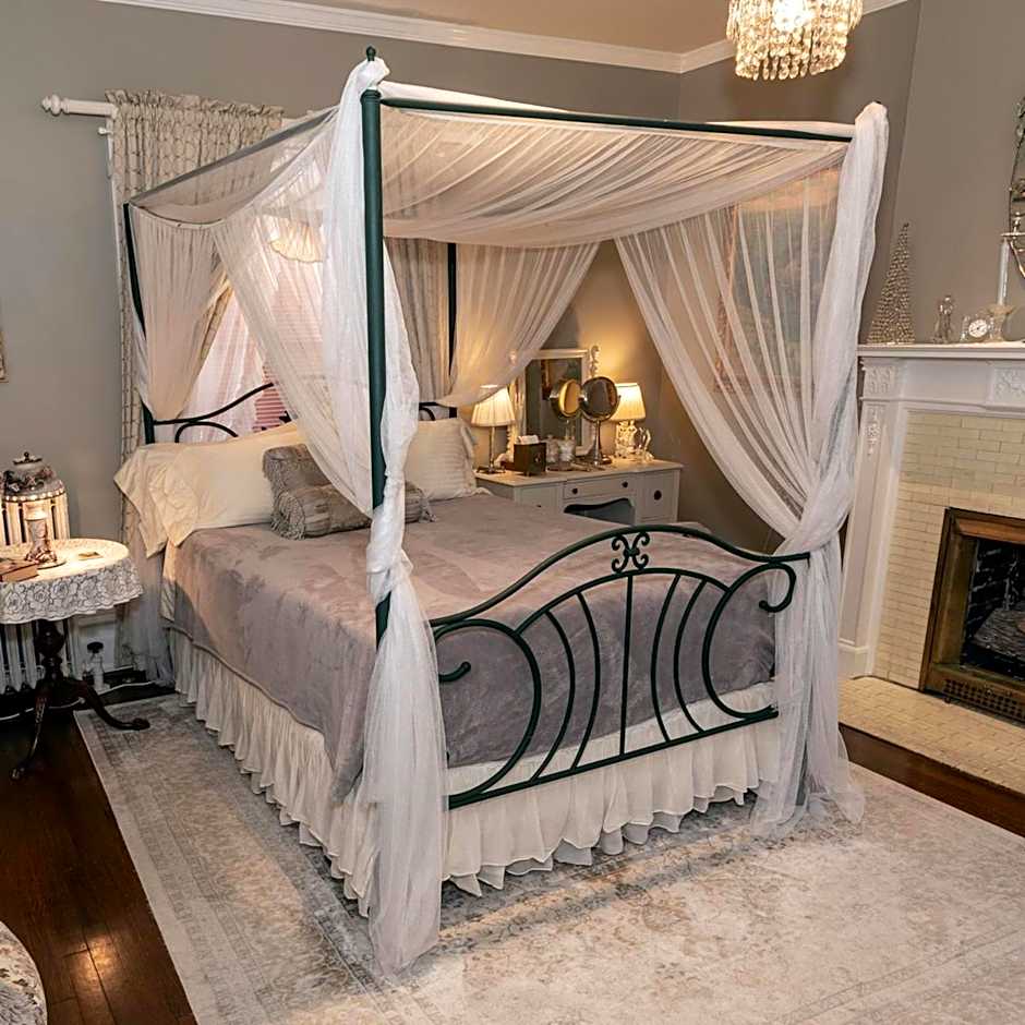 South Broadway Manor B&B - Near Fallingwater, Ohiopyle State Park, Hiking & Biking trails GAP