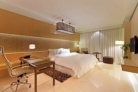 Club King Room with City View, Club Lounge Access